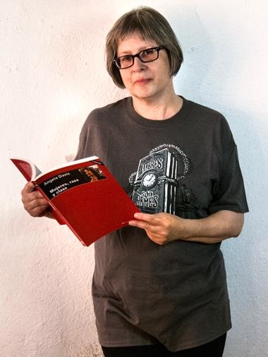 Llibres són armes | manoly | Cooperativa autogestionària