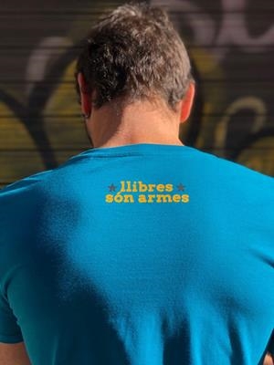 Llibres són armes - SAMARRETA BÀSICA  | Ximo Abadía | Cooperativa autogestionària