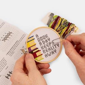 Embroidery Kit - Llibres | Cooperativa autogestionària